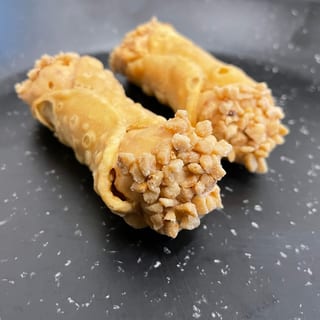 Mini Butterfinger Cheesecake Cannoli (2)